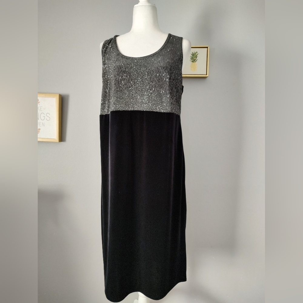 Onyx Nite dress black and pleated size 16 Midi Comfortable Good Condition
